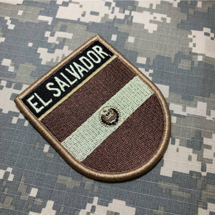 País El Salvador Bandeira Tática Bordada Patch Com Velcro®️ 6,8×8 cm. - Image 3