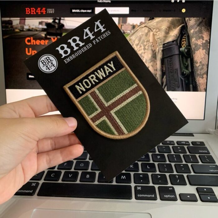 País Noruega Bandeira Tática Bordada Patch Com Velcro®️ 6,8×8 cm. - Imagem 2
