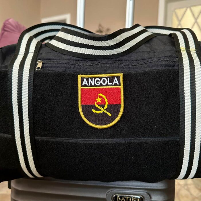 Bandeira de Angola: Patch Bordado com Velcro para Mochilas e Fardas.