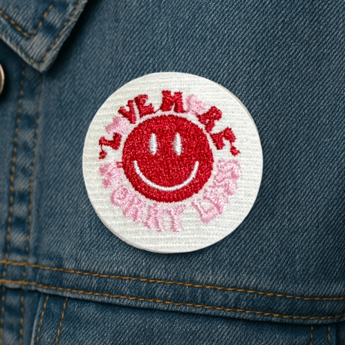 V0009-002 Love More Worry Less Patch Bordado 4x4cm - Imagem 2