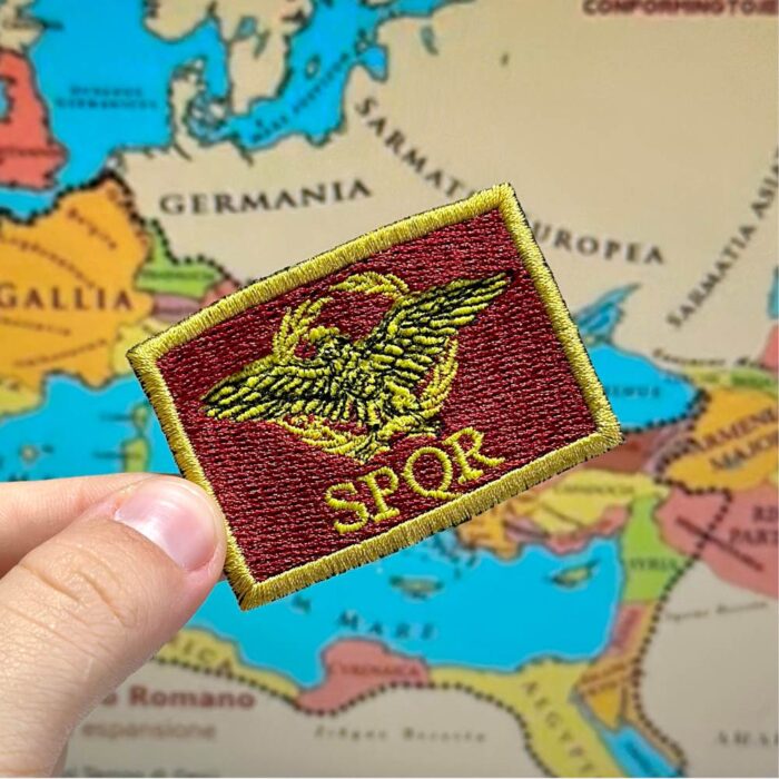 BP0234-011 Bandeira Império Romano Patch Bordado 5,7x3,8cm - Imagem 3