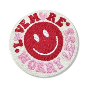 V0009-001 Love More Wore Less Patch Bordado 6,8×6,8cm